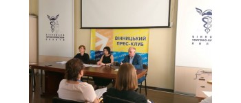 Реклама без вихідних даних, благодійність та дочасна агітація: основні тенденції виборів на Вінниччині