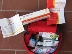 На Вінниччині виборцям роздавали медичні аптечки
