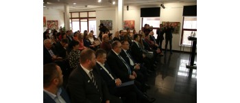 У Вінниці держслужбовці взяли участь у форумі на підтримку Петра Порошенка 
