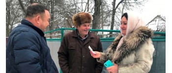 Вінниччина: депутатка облради від «Батьківщини» дарувала передплату на газету